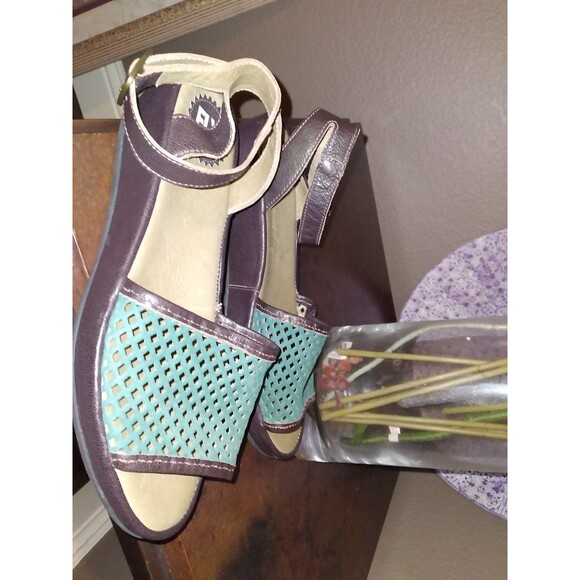 Vintage-Style Perforated Mint & Brown Leather Ankle Strap Sandals Summer Comfy - Picture 3 of 3